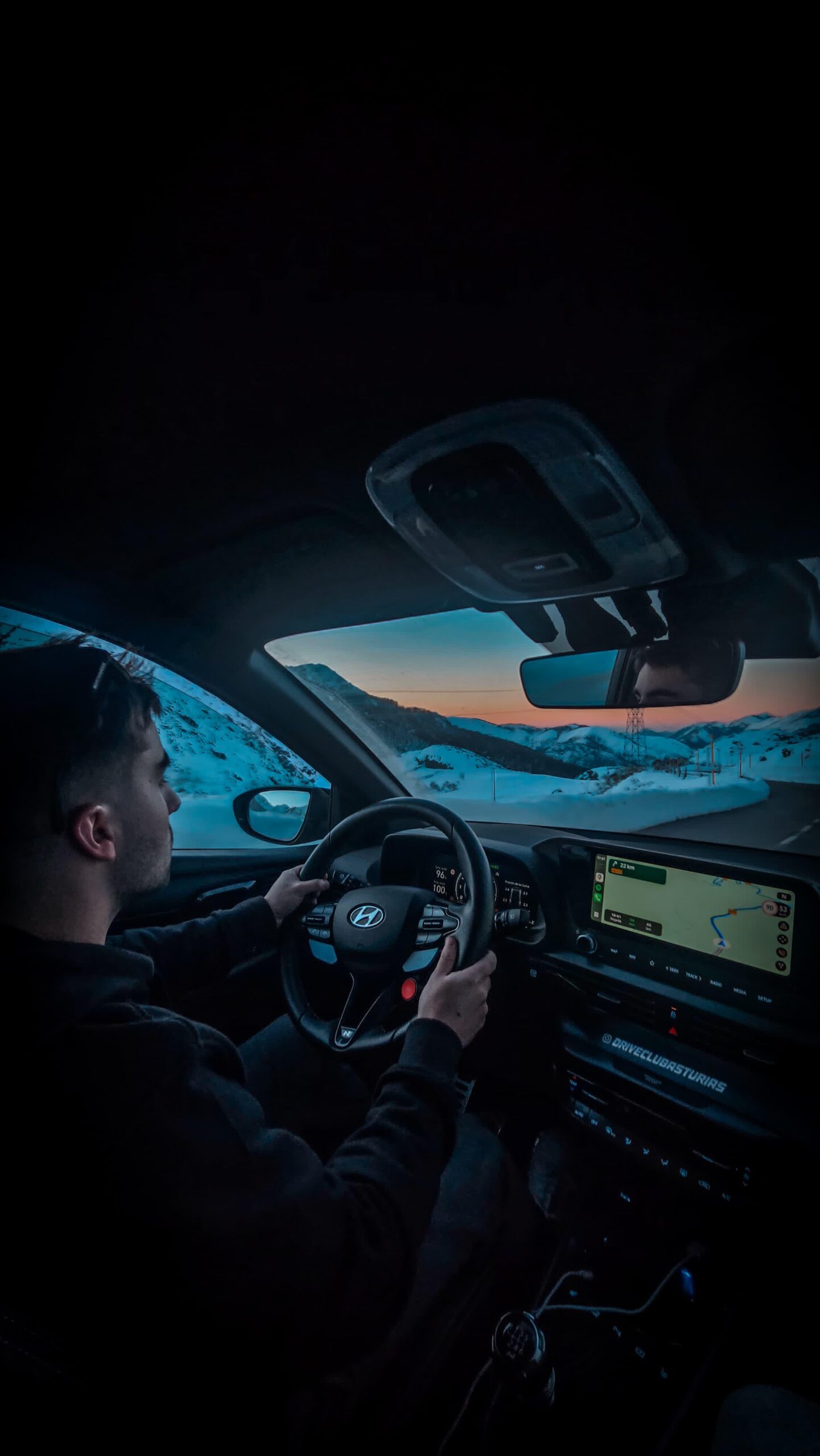imagen_interior_coche_conduciendo